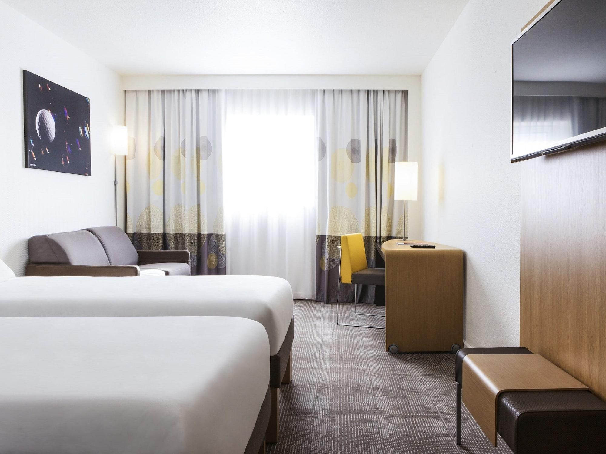 Novotel Saint-Quentin En Yvelines Magny-les-Hameaux Exterior photo