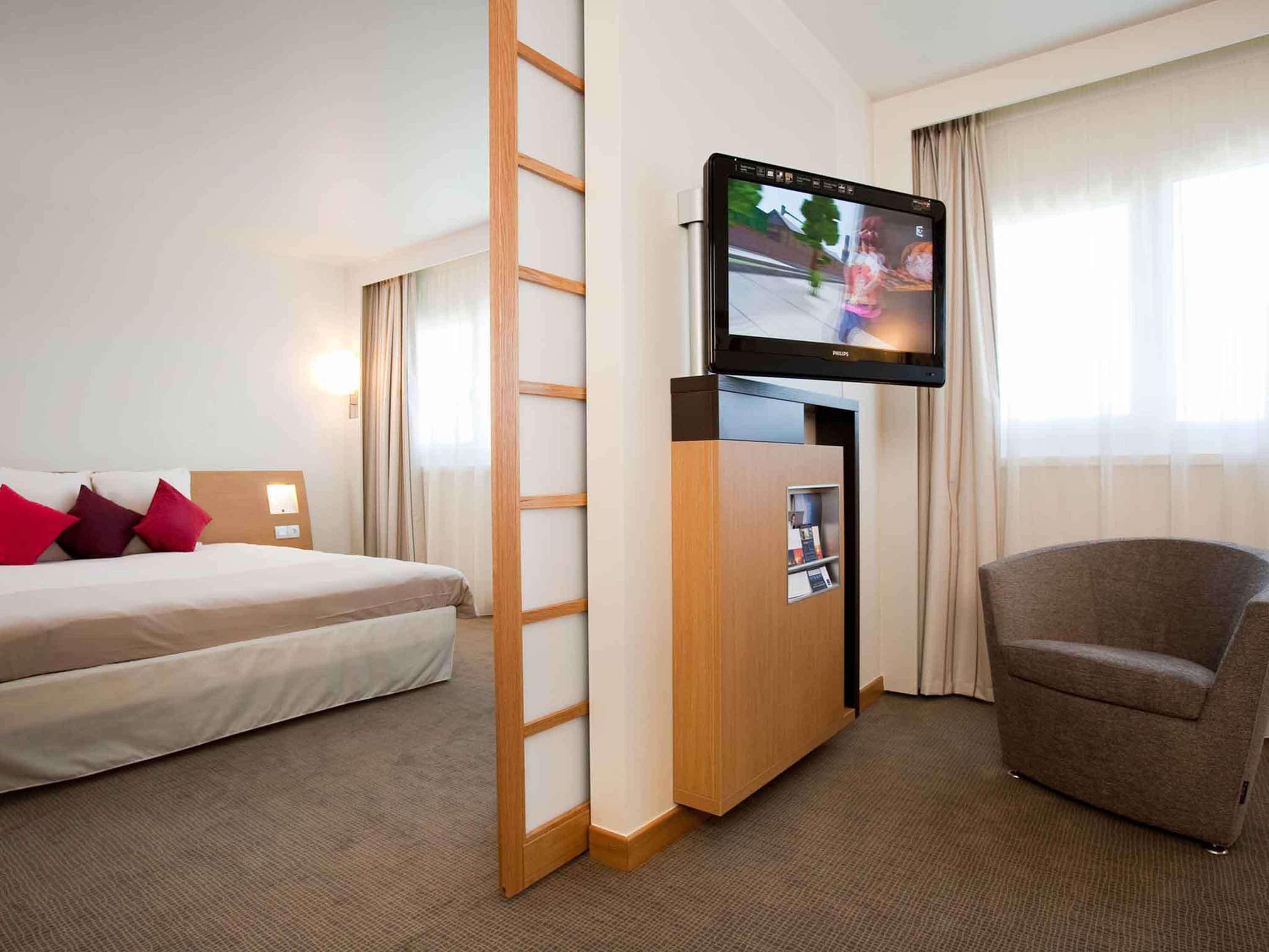 Novotel Saint-Quentin En Yvelines Magny-les-Hameaux Exterior photo