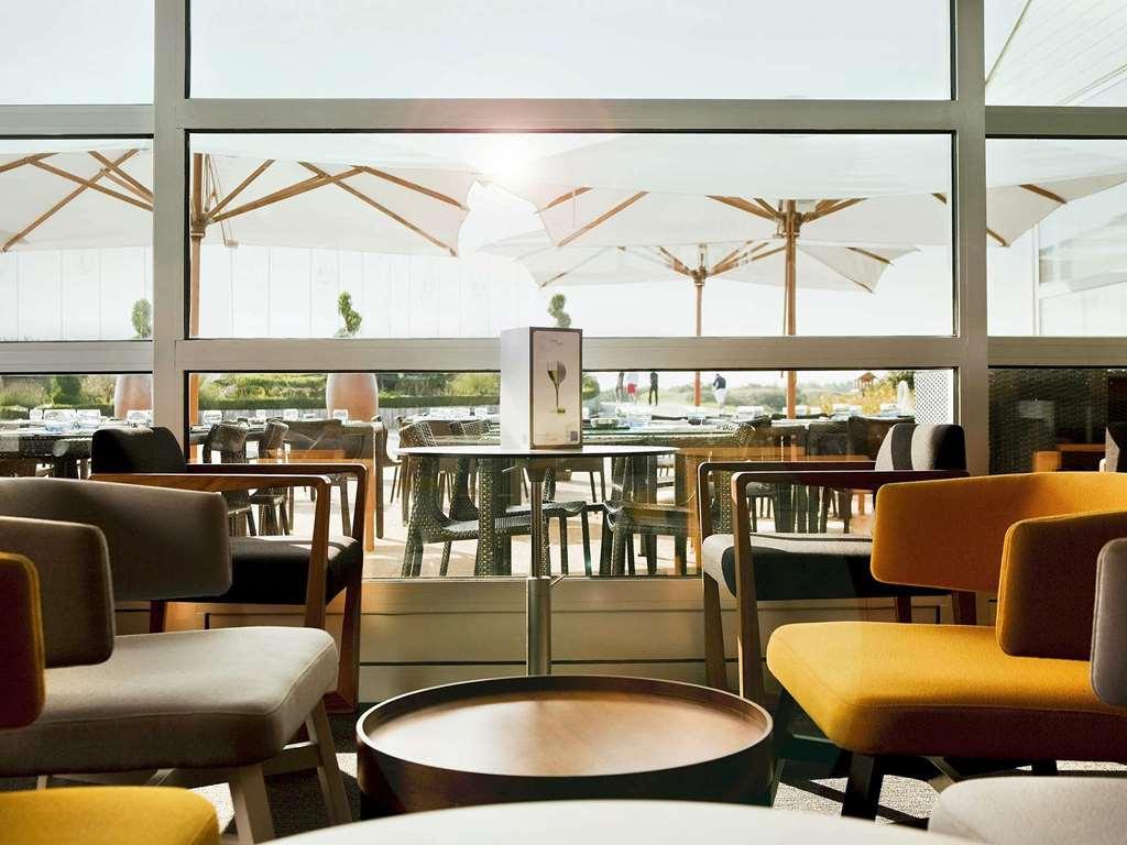 Novotel Saint-Quentin En Yvelines Magny-les-Hameaux Restaurant photo