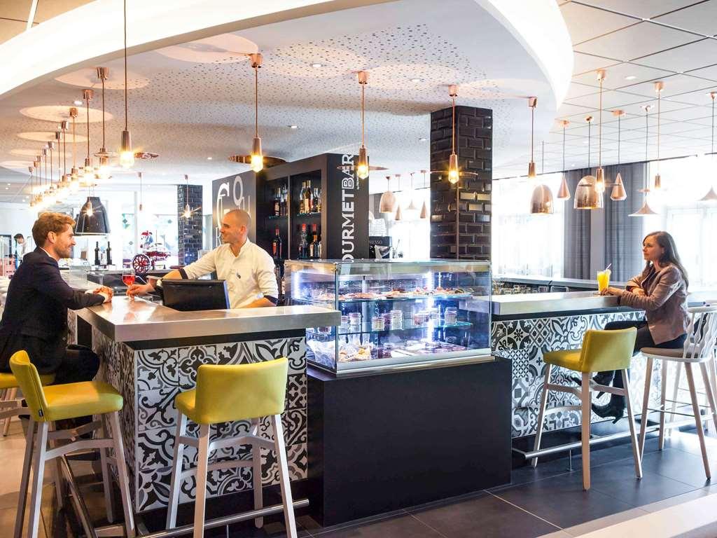 Novotel Saint-Quentin En Yvelines Magny-les-Hameaux Restaurant photo